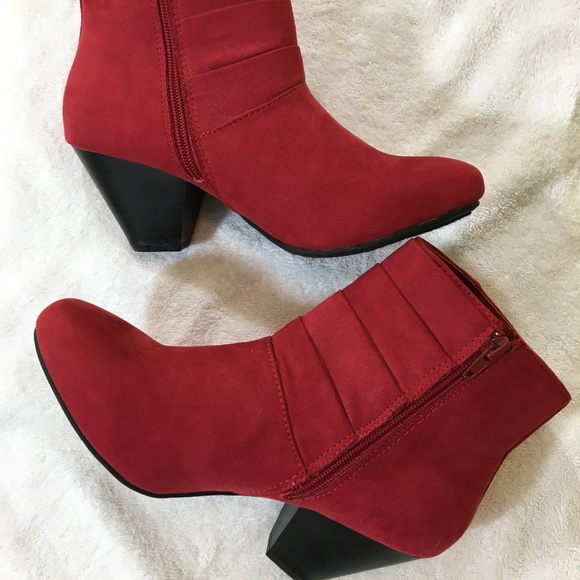 SOLD ~ Covington Susan Red Suede Booties NWOT - Picture 3 of 8
